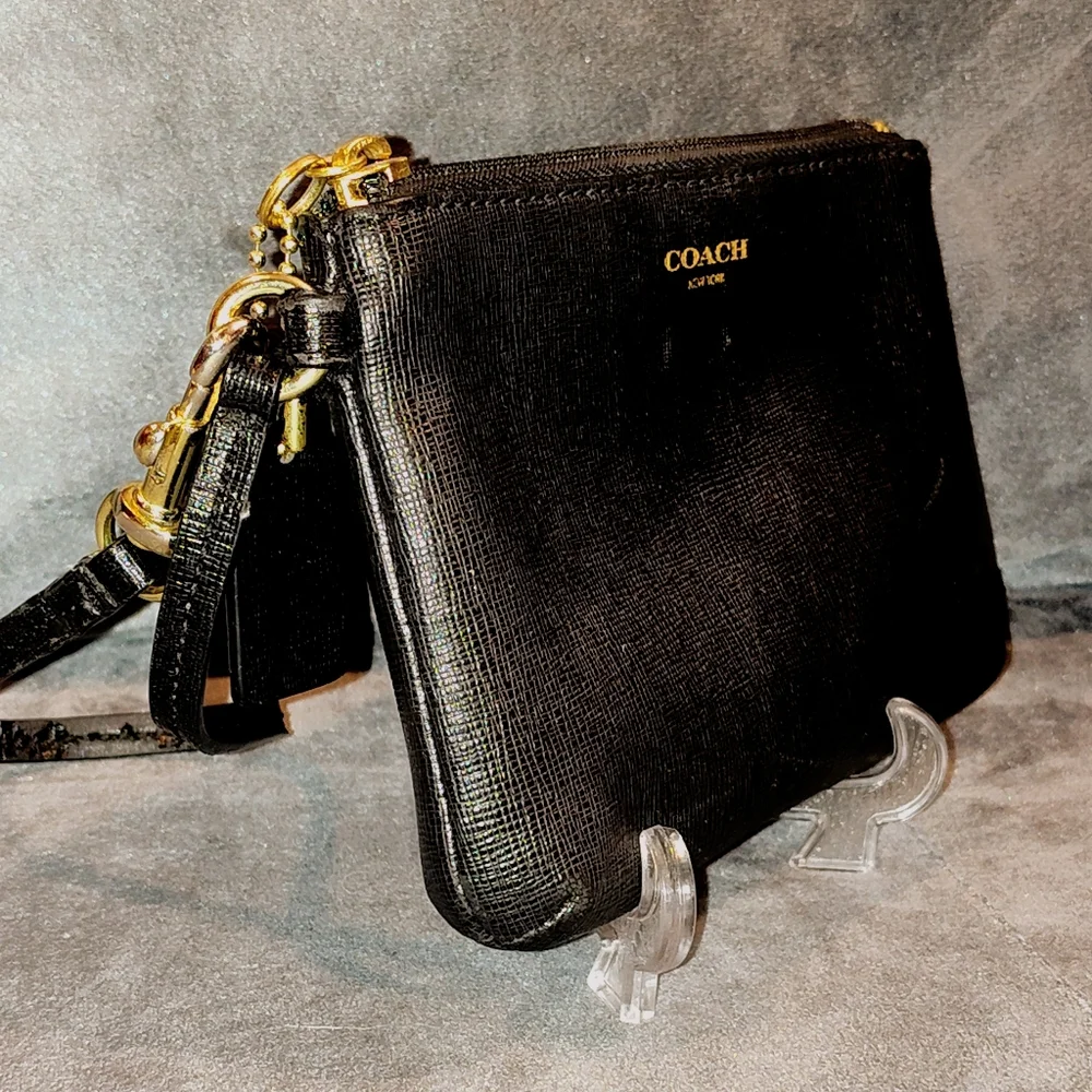 COACH BLACK SAFFIANO LEATHER TOP ZIP WRISTLET / CLUTCH WITH 3 CARD SLOTS